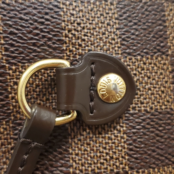 Louis Vuitton Neverfull MM in Cherry Interior - Picture 15 of 16